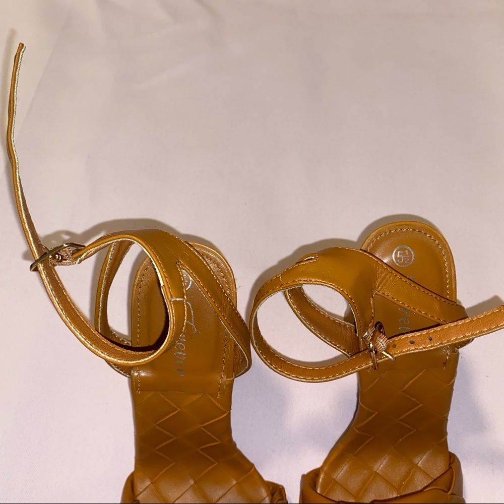 Tan Quilted Heels, 5.5 - Picture 5 of 8